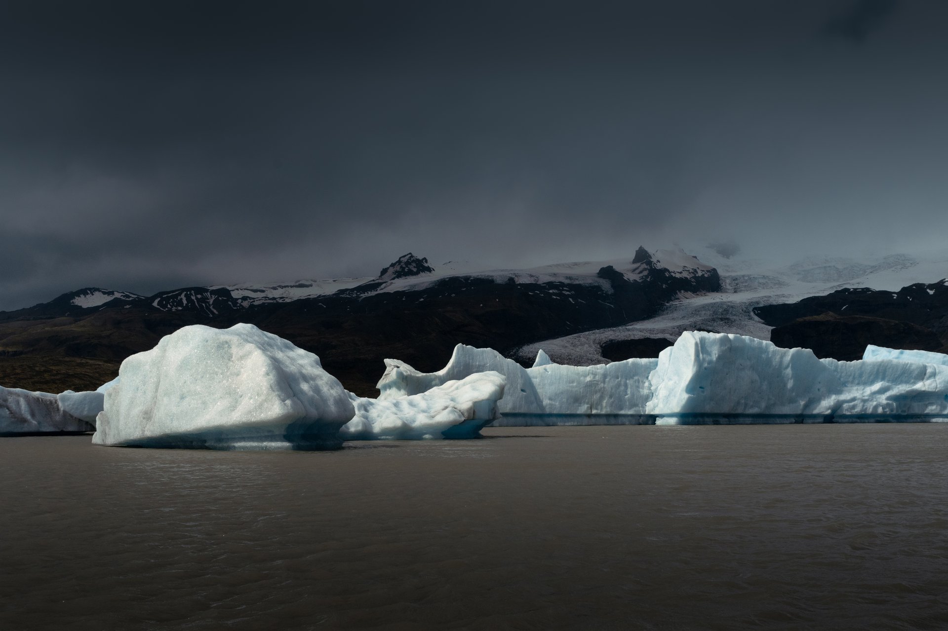 Family Zodiac boat tour Fjallsárlón close to icebergs