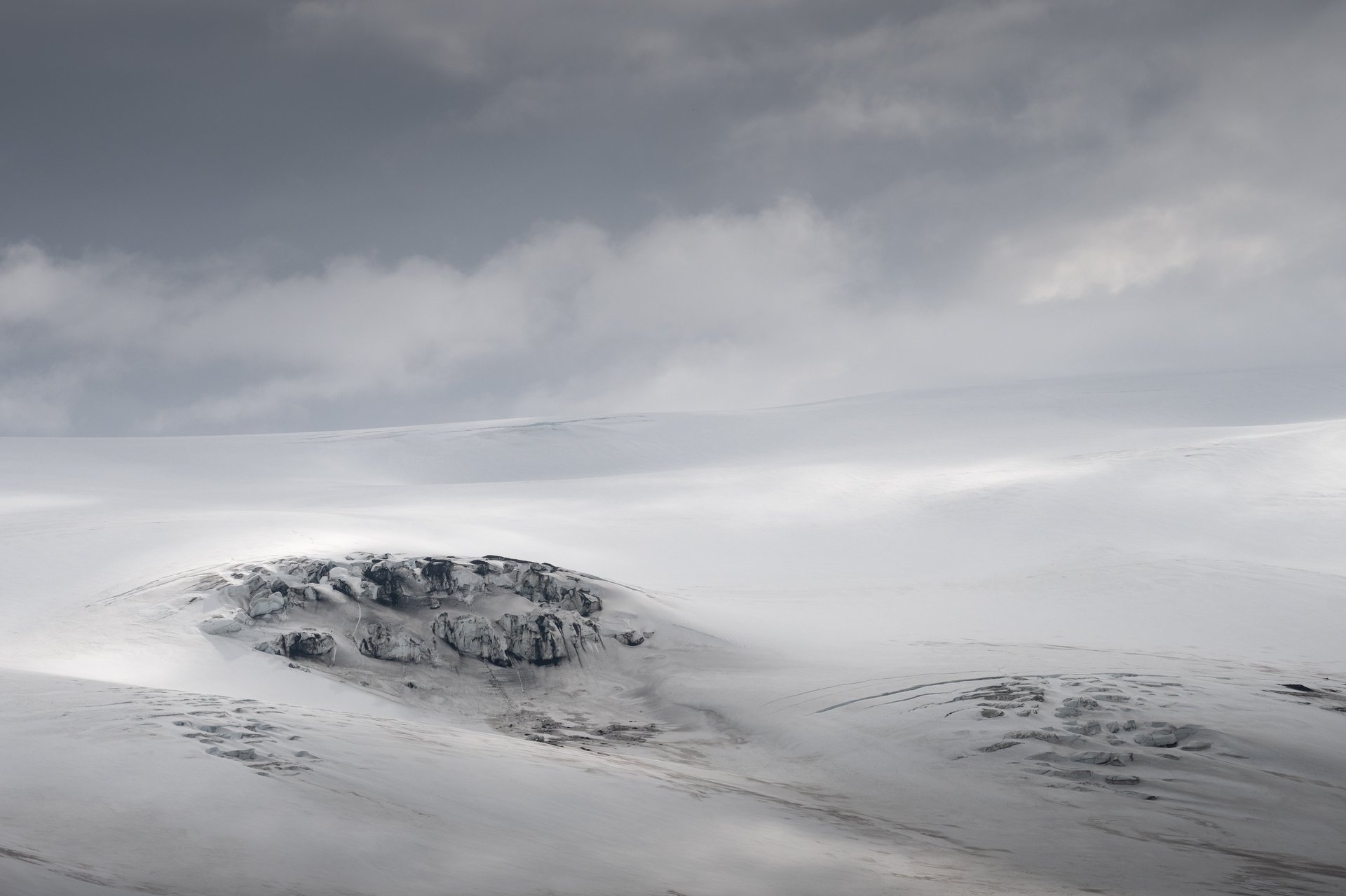 Helicopter tour over Iceland's vast volcanic highland interior