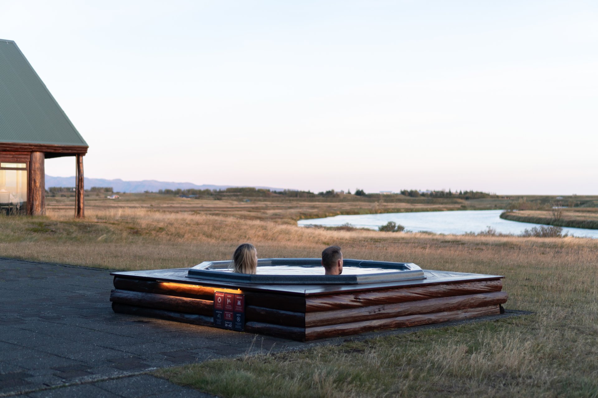 Hotel Rangá outdoor geothermal spa with mountain views