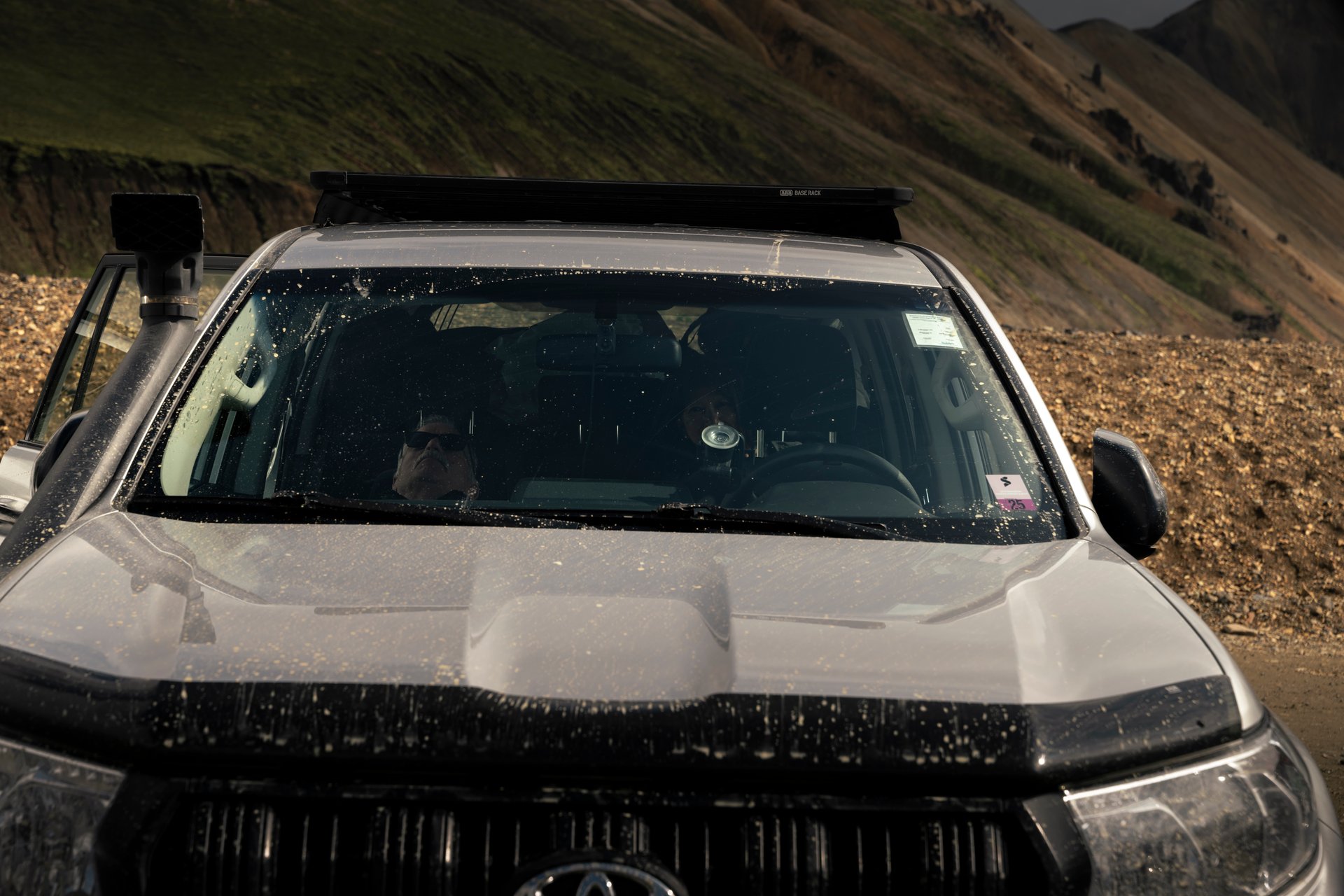 Le Land Cruiser après une traversée boueuse des Hautes Terres