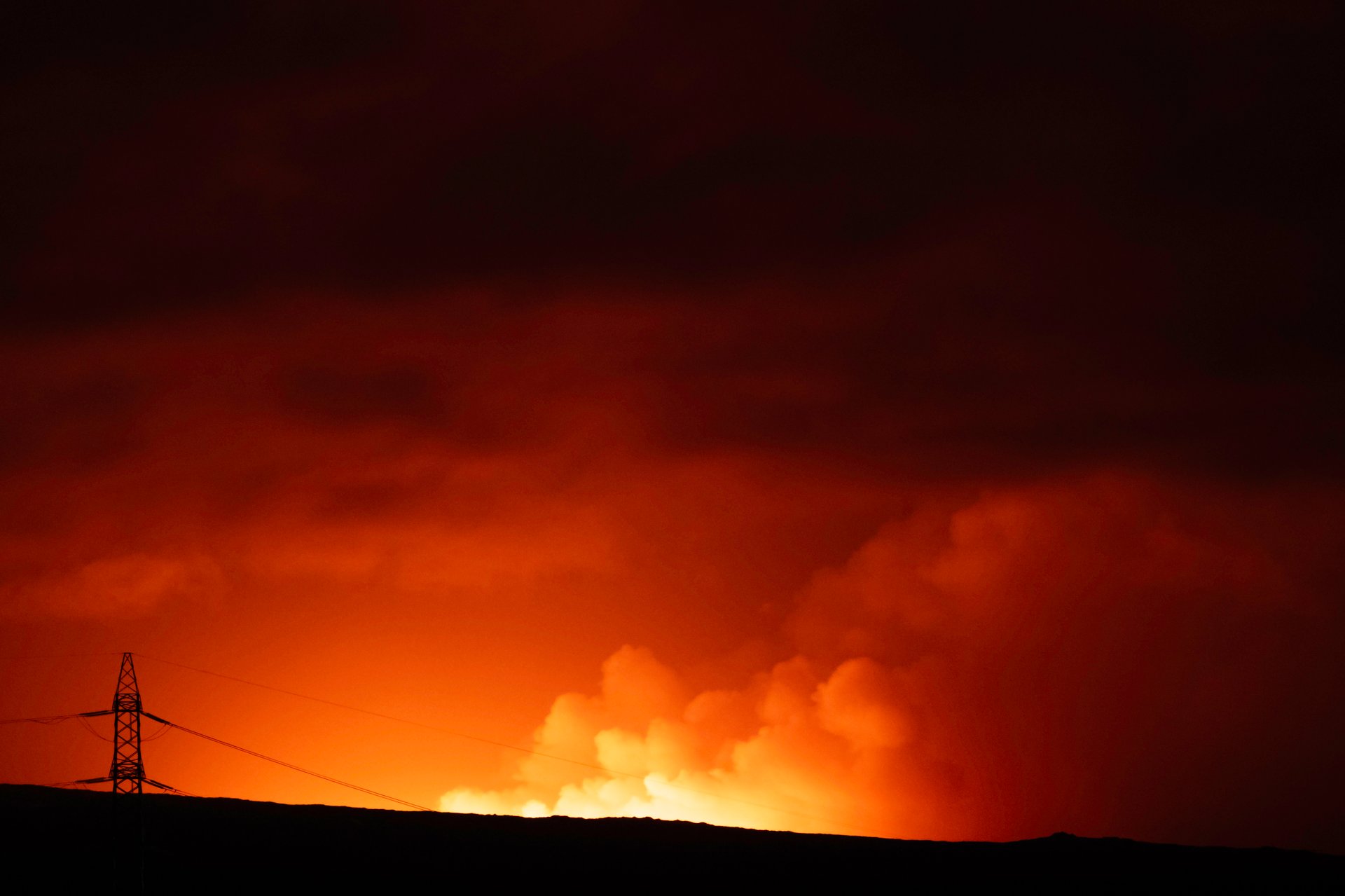 2024-2025 eruption near Grindavík with defensive barriers