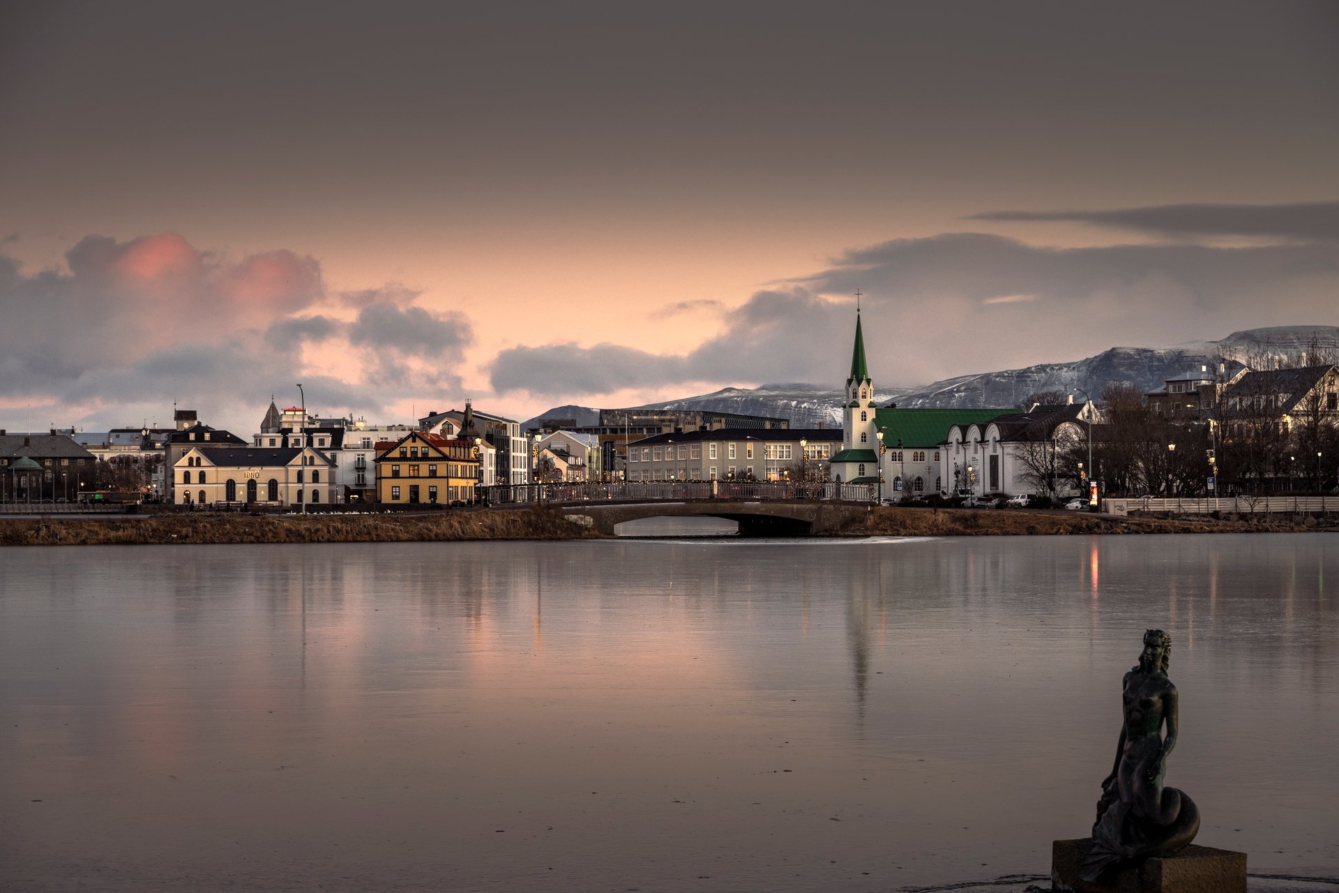 Reykjavík street scene during a winter day