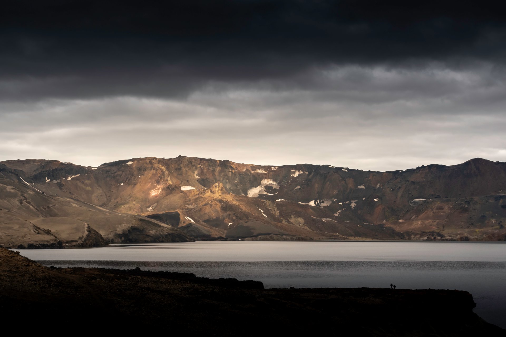 Cratère Víti à Askja avec son eau géothermique bleu laiteux