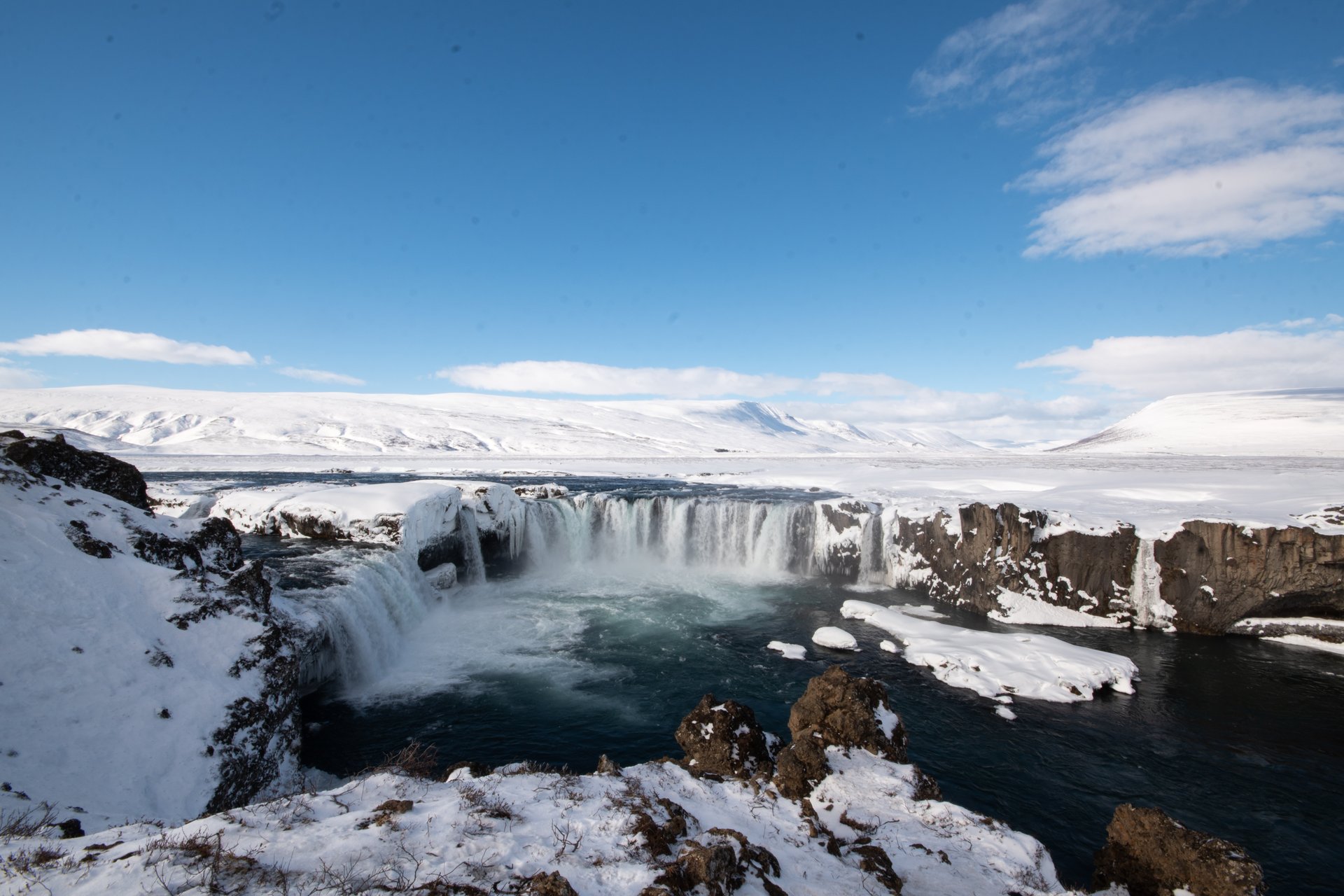 Cascade en fer à cheval de Góðafoss dans le nord de l'Islande