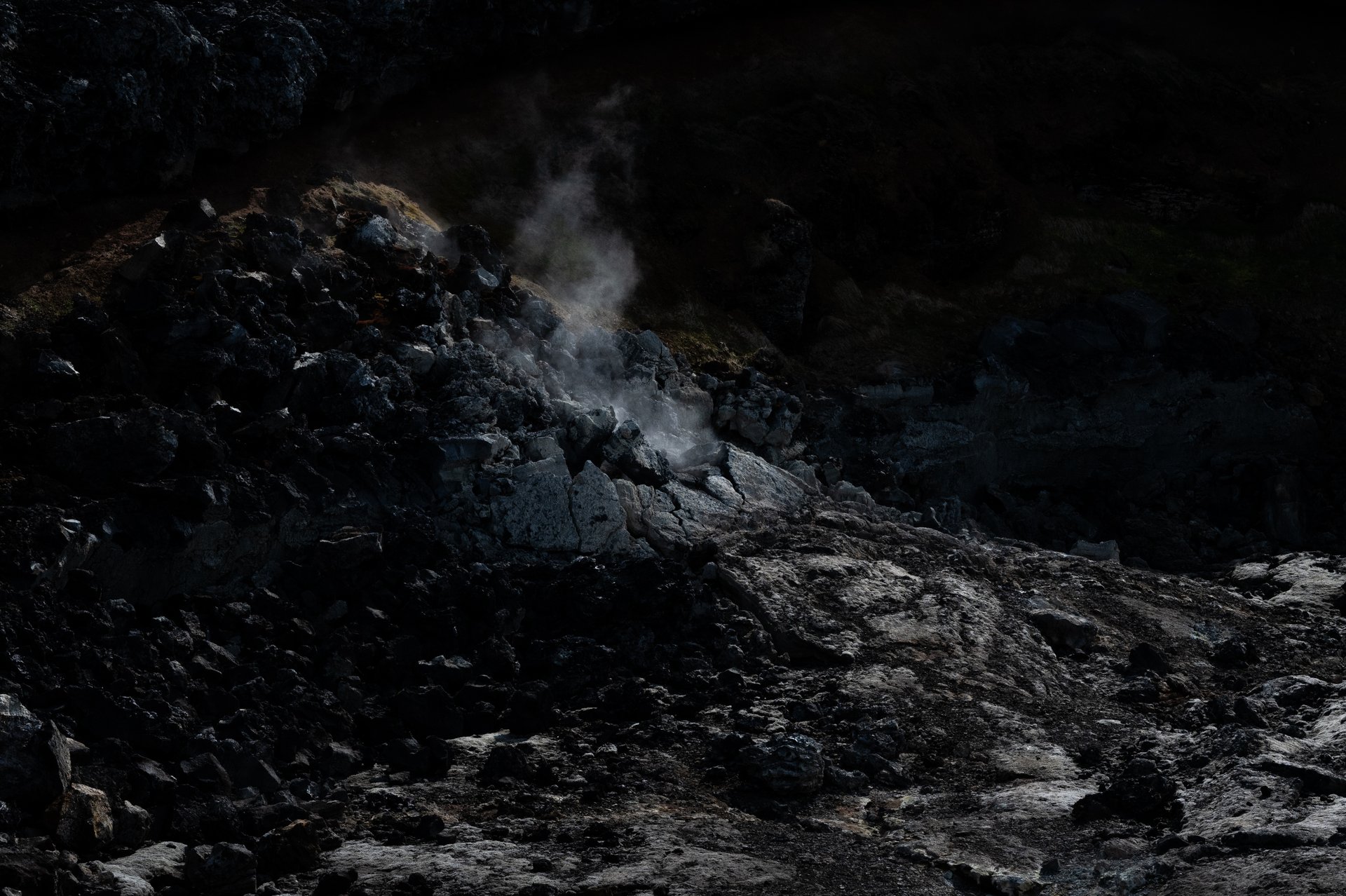 Champ de lave fumant de Leirhnjúkur sur le sentier court de la zone de Krafla