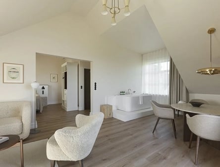 Hotel Búðir dining and coastal views