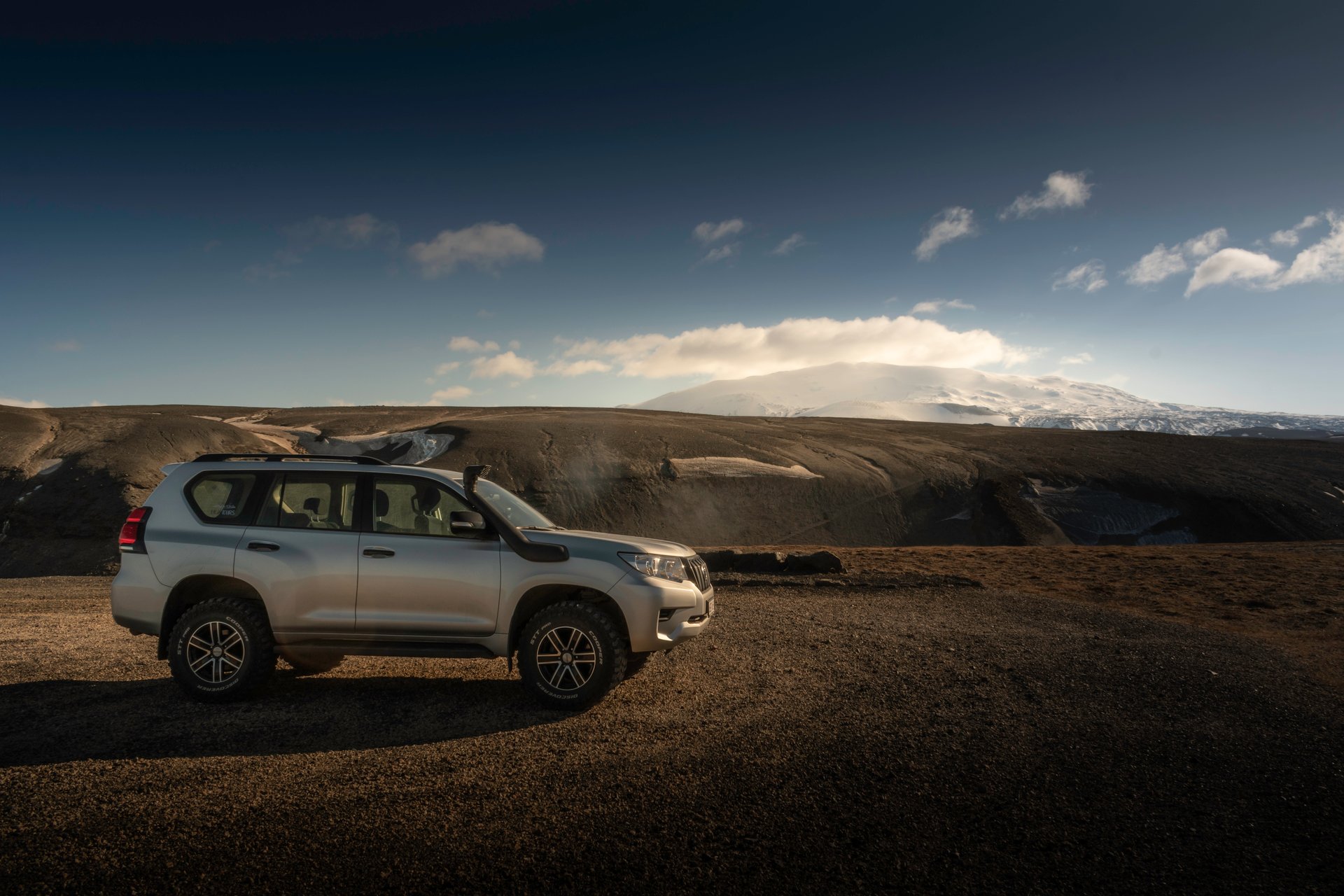 Land Cruiser modifié prêt pour l'expédition dans les Hautes Terres