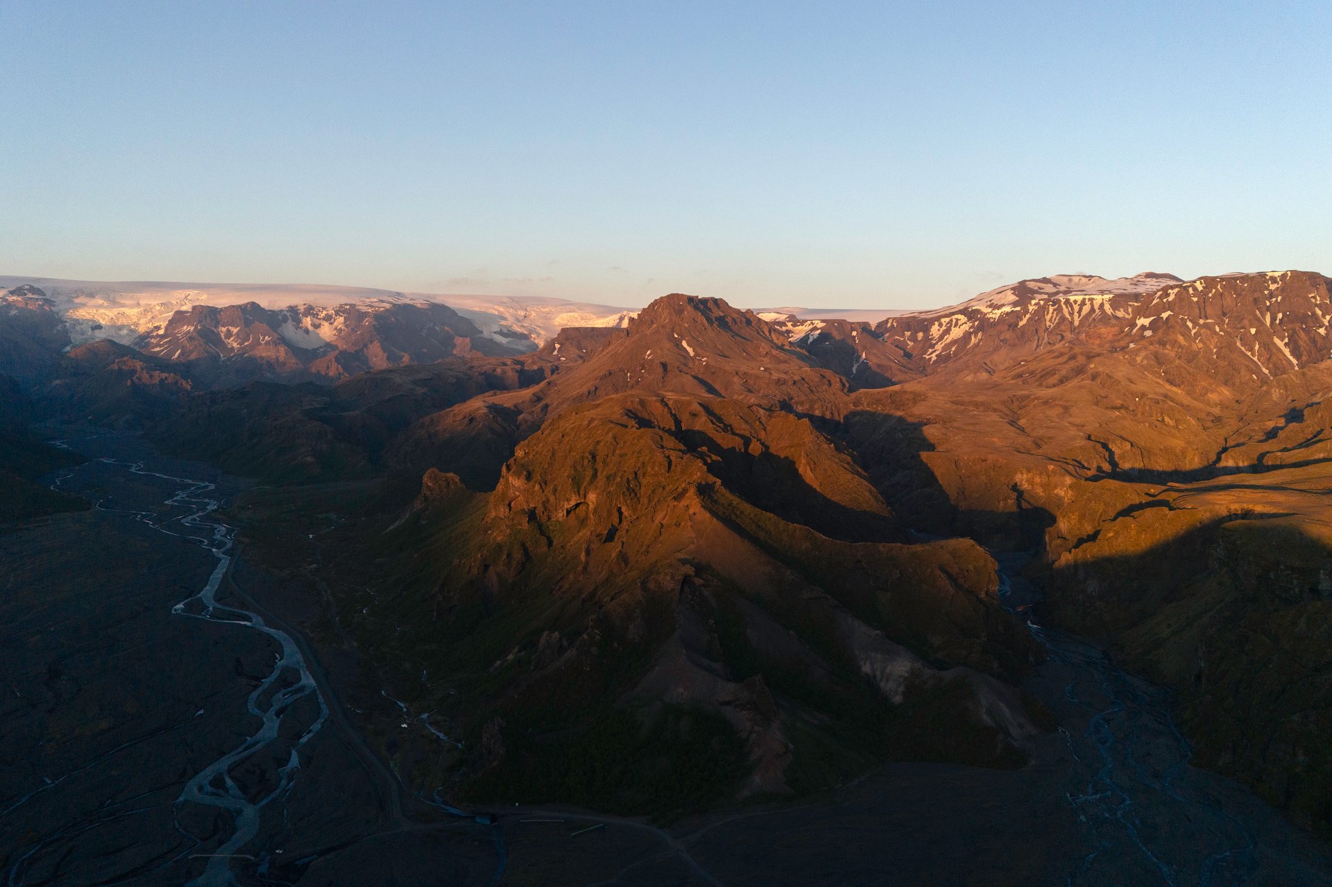 Vue panoramique des rivières glaciaires depuis Valahnúkur