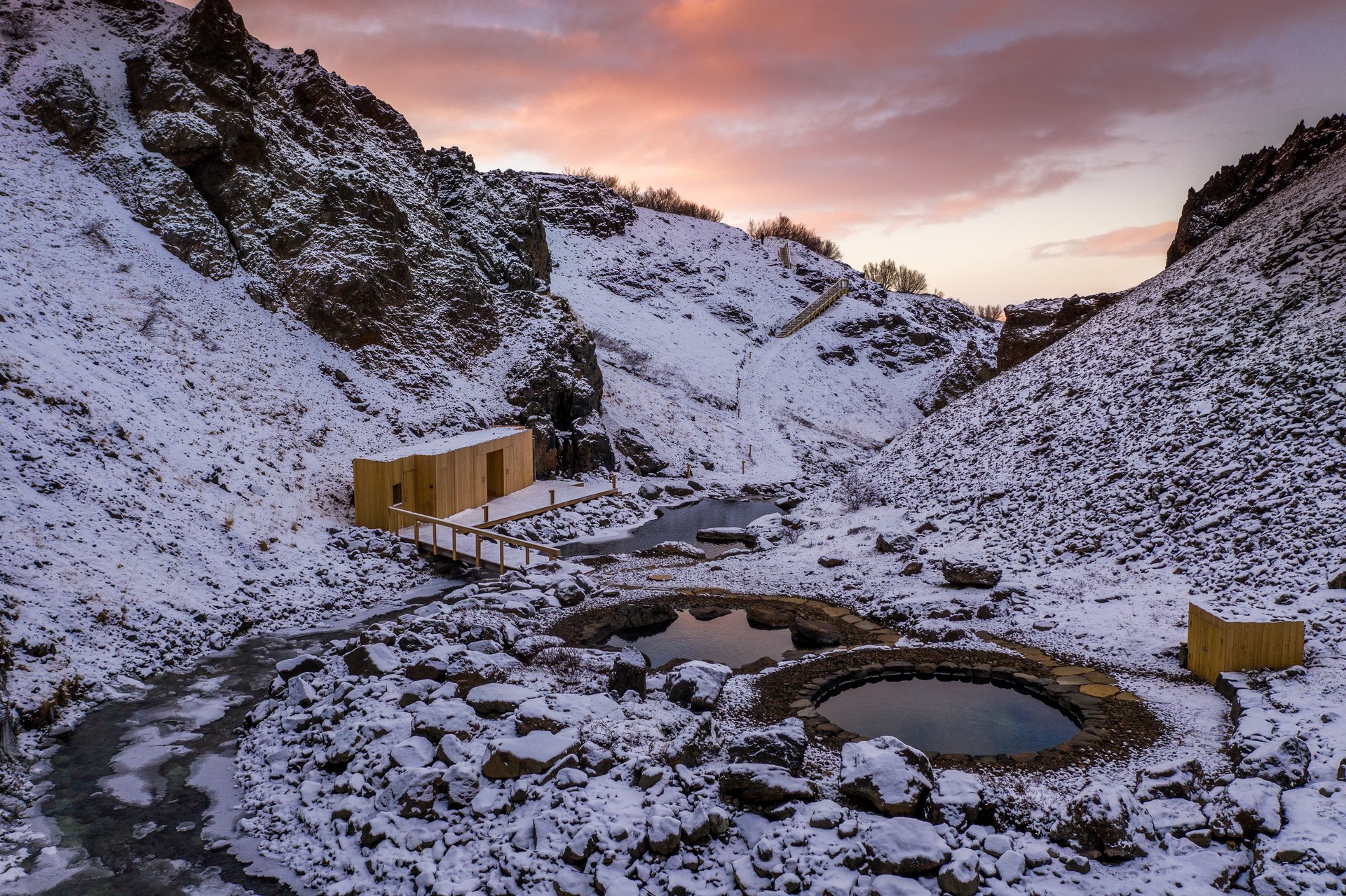 Environmentally sustainable hot spring pools built with local materials