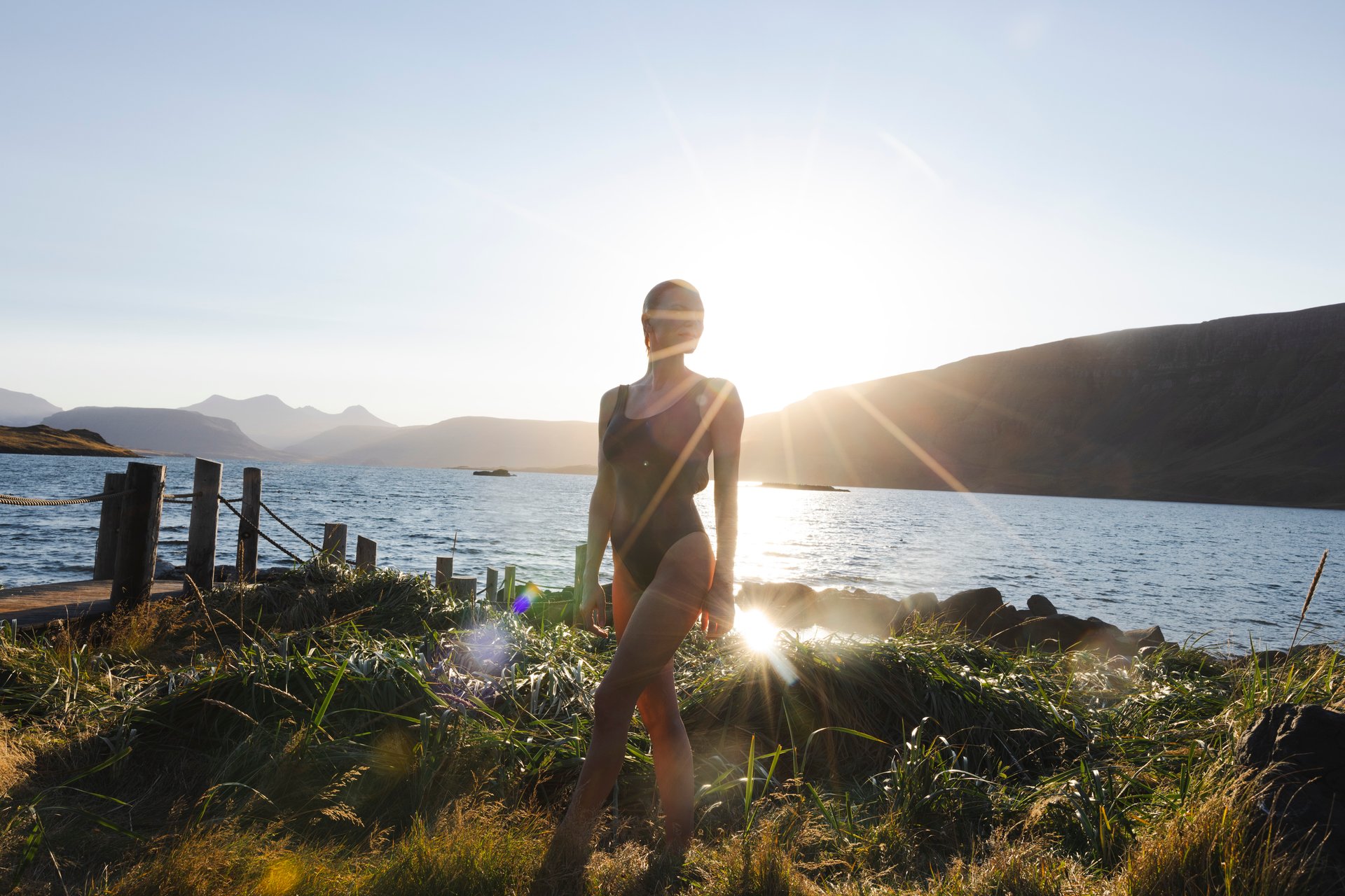 Multiple temperature pools integrated with oceanside landscape