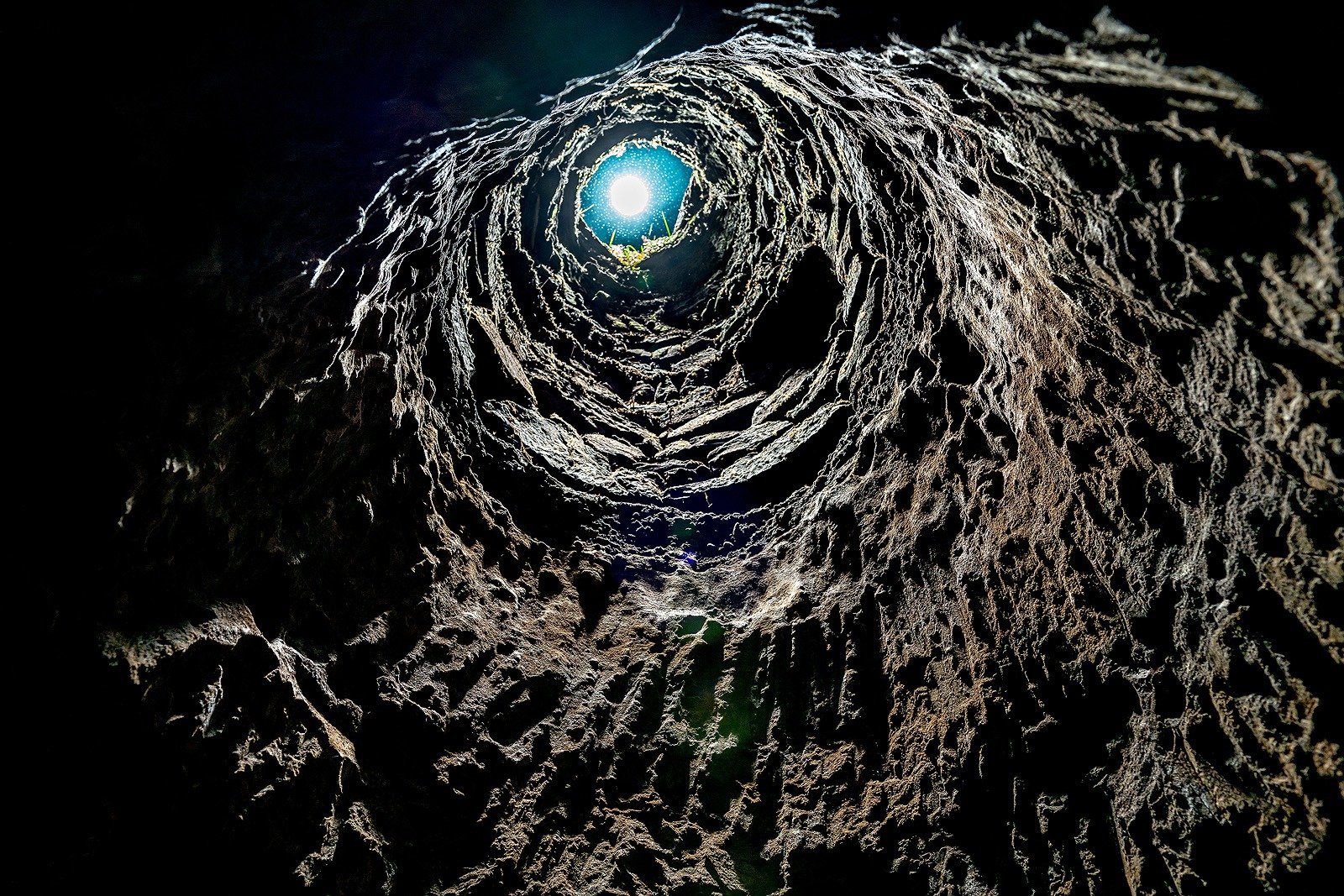 Intérieur d'une grotte ancienne creusée par l'homme près de Hella Islande