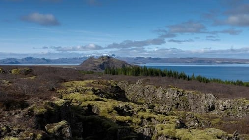 Þingvellir National Park tectonic plates during Golden Circle Premium tour