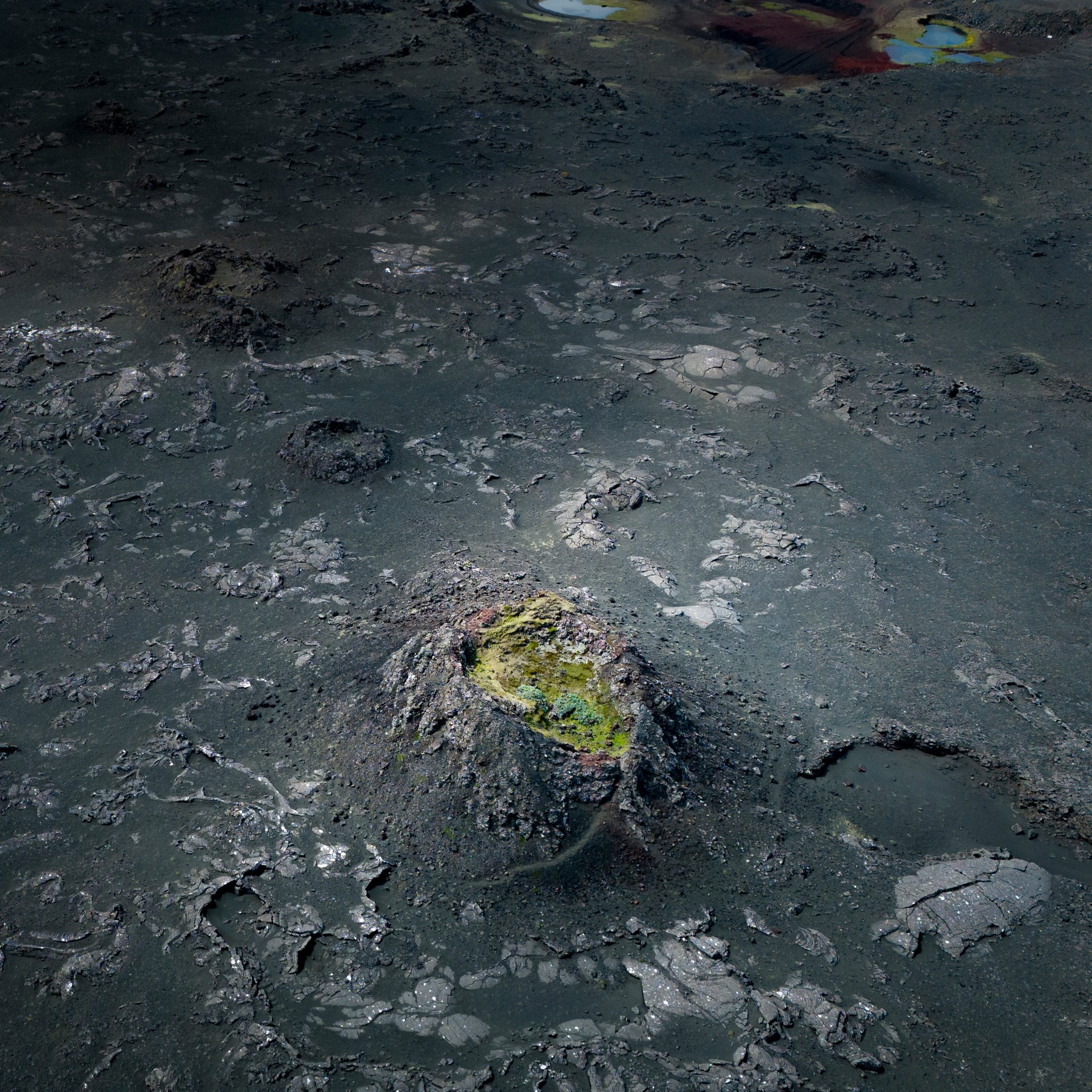 Côte de Reykjanes avec falaises volcaniques et vagues atlantiques