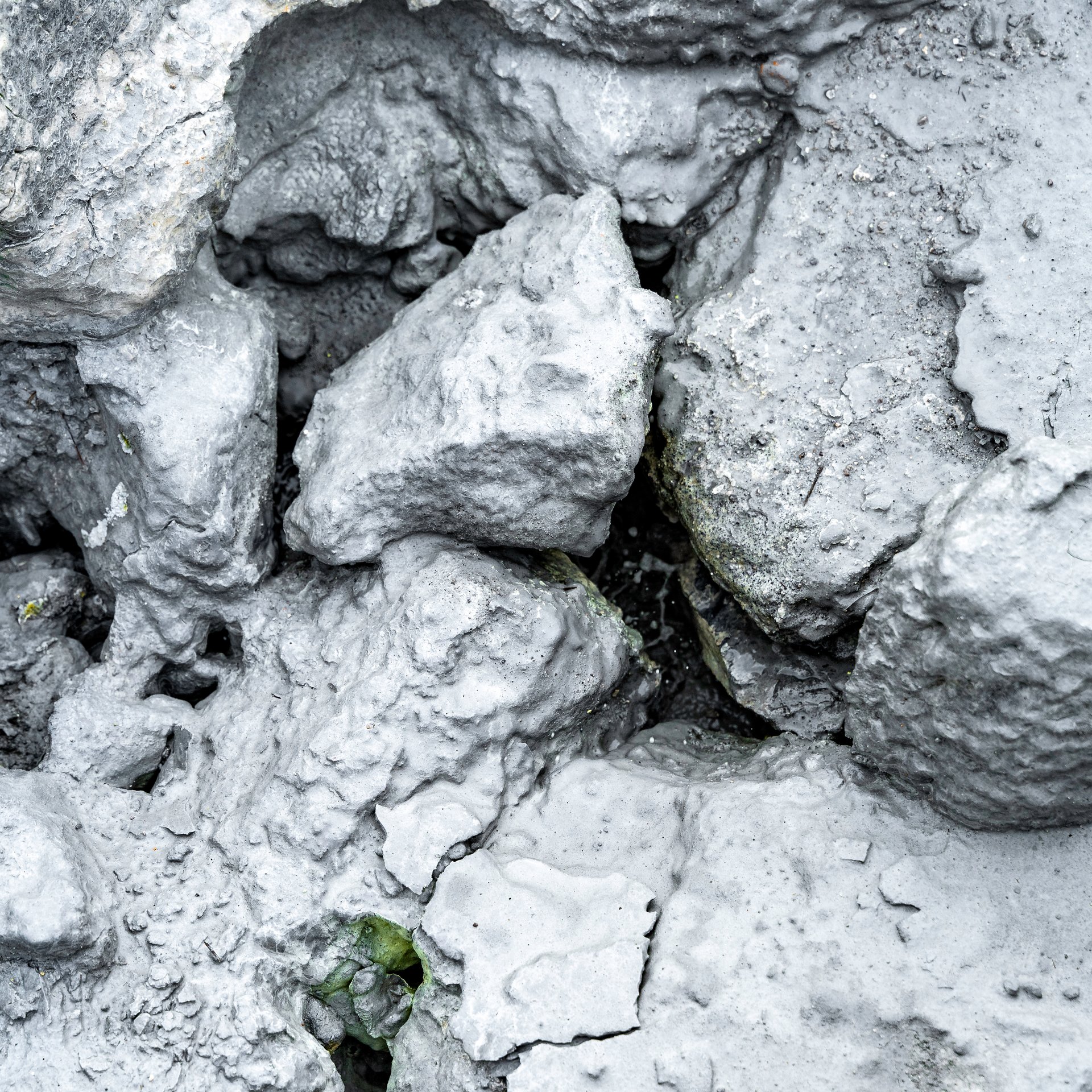 Lac Kleifarvatn entouré de montagnes volcaniques