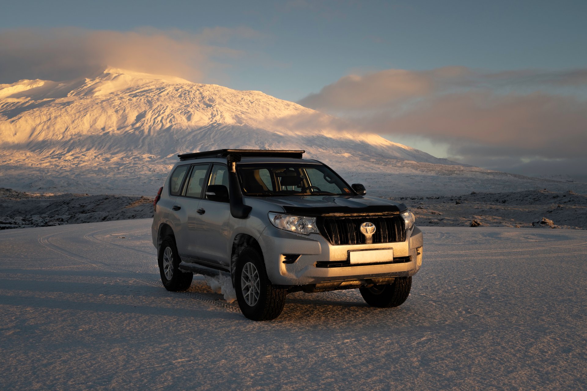 Lifted Toyota Land Cruiser 4x4 for Iceland highland adventures