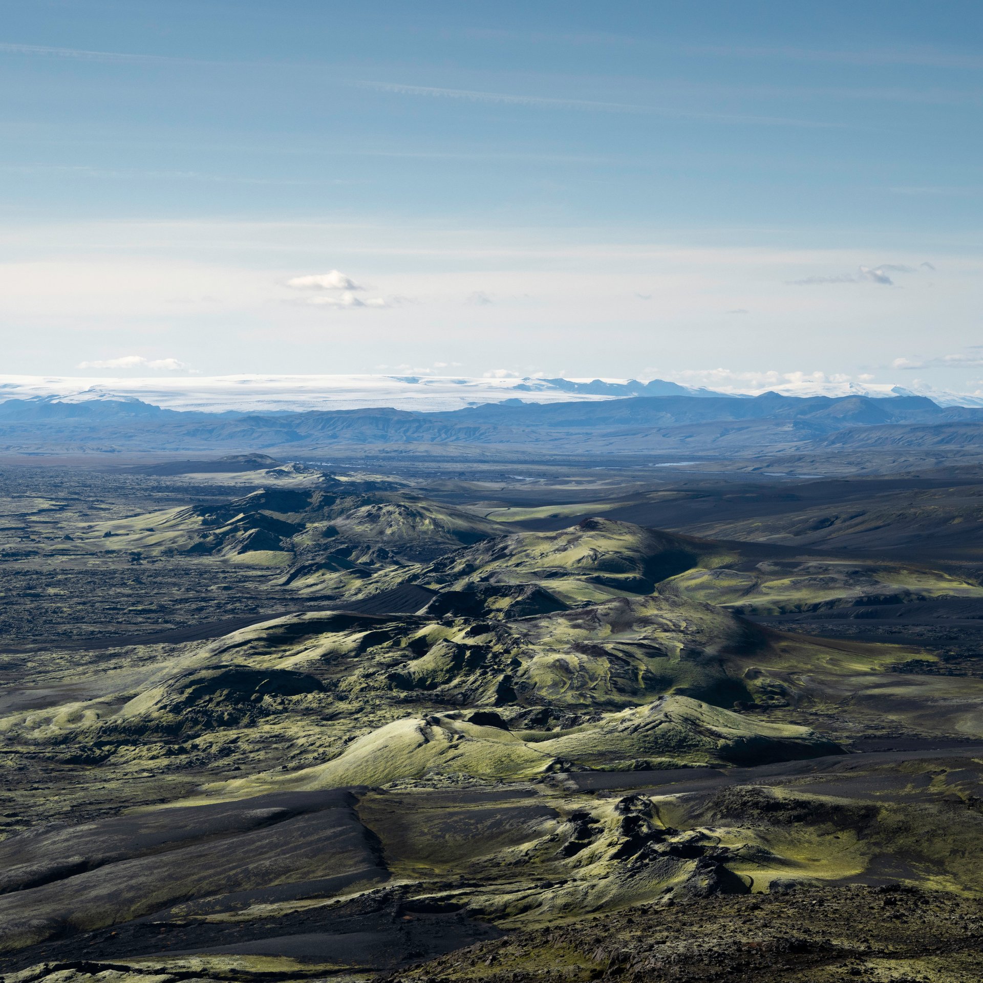 Rangée cratères fissure volcanique Laki avec vastes champs lave et géologie spectaculaire