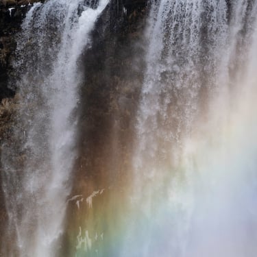 Lac cratère Víti à Askja avec eau géothermique bleue laiteuse