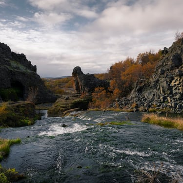 Vallée de Þórsmörk avec rivières glaciaires et pics montagneux
