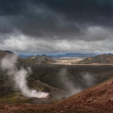Cascade d'Háifoss cascadant dans le canyon