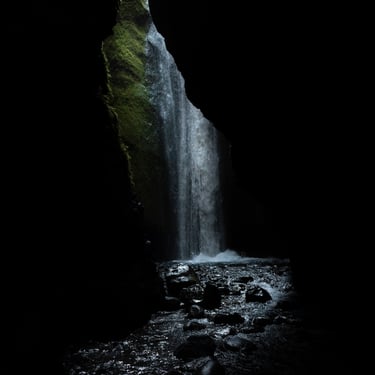Terrain volcanique et champs d'obsidienne