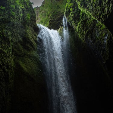 Véhicule d'expédition dans les Hautes Terres traversant des rivières