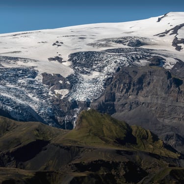 Sentiers de randonnée dans les Hautes Terres à travers les montagnes de rhyolite