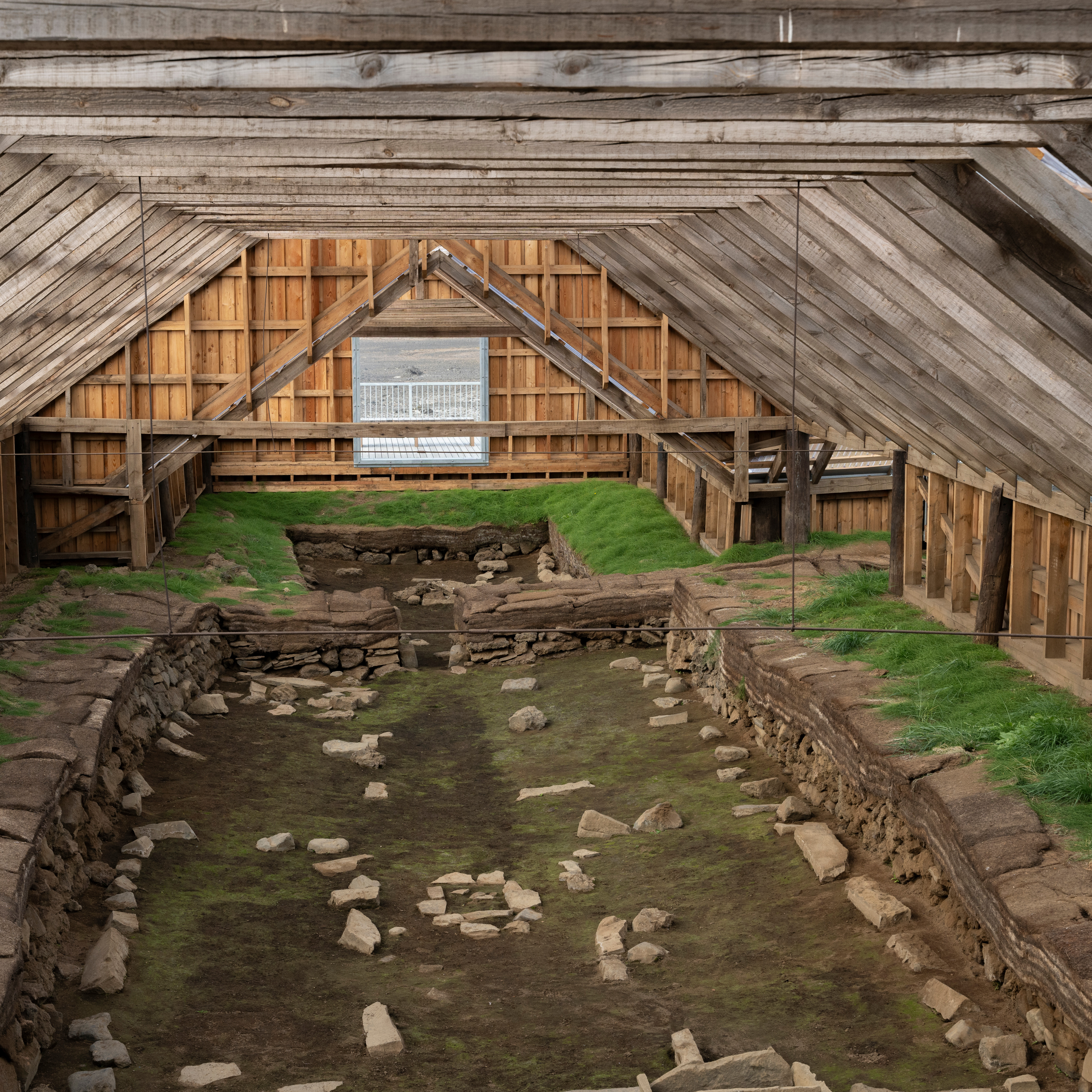 Explorer les ruines vikings anciennes de Stöng dans la vallée de Þjórsárdalur